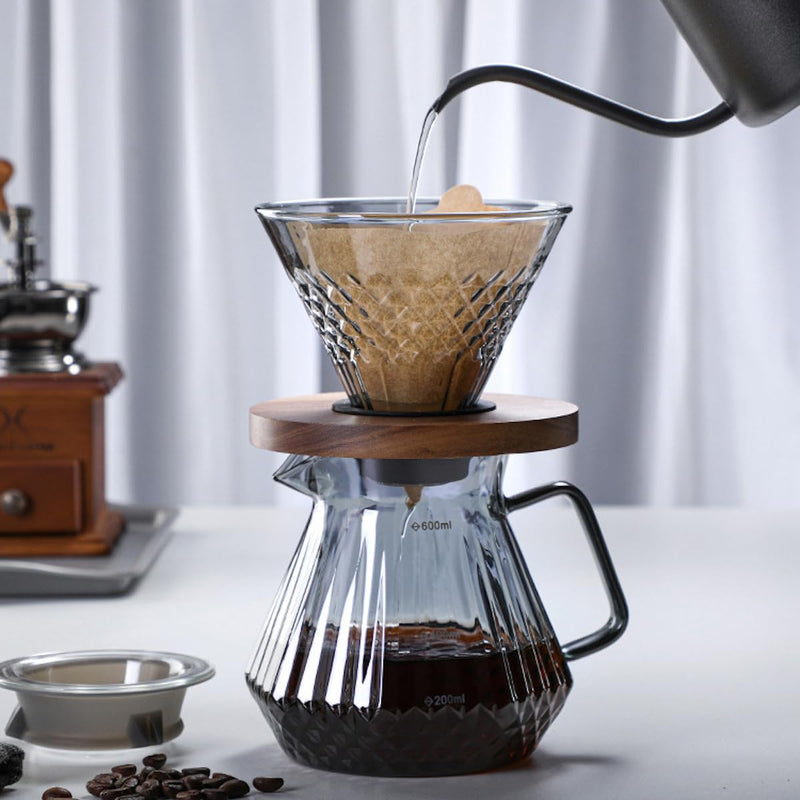 JIKANNOYA コーヒードリッパー ハンドドリップセット コーヒーサーバー 割れにくい 高ホウ素シリカガラス材料 耐熱ガラス 直火対応 耐寒性 クルミ材 ドリッパー ダイヤモンド 電子レンジ·食洗機対応 コーヒー用品 目盛り付き 洗いやすい 多用途 家用 喫茶店 1~4杯用 600ml