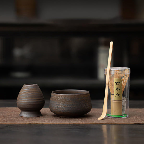 JIKANNOYA 抹茶セット 茶道具 初心者 自宅用 お点前セット 4点セット 茶杓 茶筅 茶せん 百本立 茶筅立て くせ直し 抹茶篩 綿茶巾 陶器茶杓立て お手入れも簡単 母の日 父の日 誕生日 贈り物 おしゃれ AQCJ51