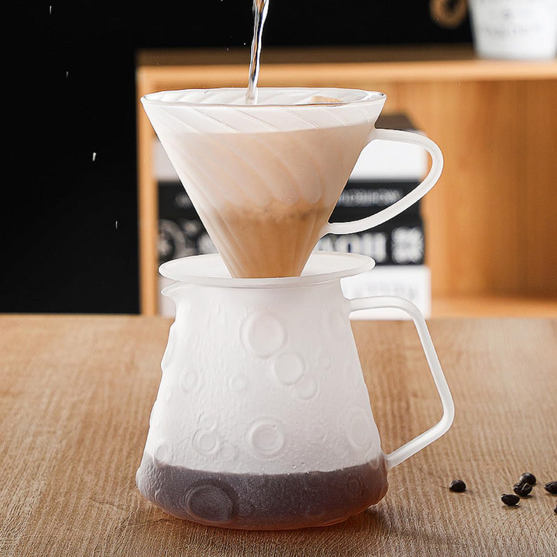 JIKANNOYA コーヒードリッパー ハンドドリップセット コーヒーサーバー 割れない 高ホウ素シリカガラス材料 耐熱ガラス 直火対応 耐寒性 クルミ材 ドリッパー 透明 電子レンジ·食洗機対応 コーヒー用品 使いやすい 洗いやすい 多用途 家用 喫茶店 1~4杯用 700ml