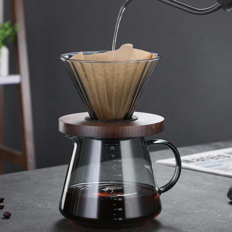 JIKANNOYA コーヒードリッパー ハンドドリップセット コーヒーサーバー 割れない 高ホウ素シリカガラス材料 耐熱ガラス 直火対応 耐寒性 クルミ材 ドリッパー 透明 電子レンジ·食洗機対応 コーヒー用品 使いやすい 洗いやすい 多用途 家用 喫茶店 1~4杯用 500ml グレー
