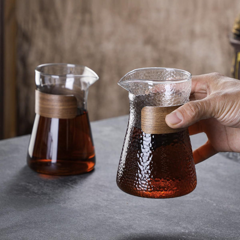 JIKANNOYA コーヒーポット 割れない 高ホウ素シリカガラス材料 耐熱ガラス 直火対応 耐寒性 クルミ材 コーヒーサーバー 透明 電子レンジ 食洗機対応 コーヒー用品 使いやすい 洗いやすい 多用途 家用 喫茶店 1~3杯用 500ml