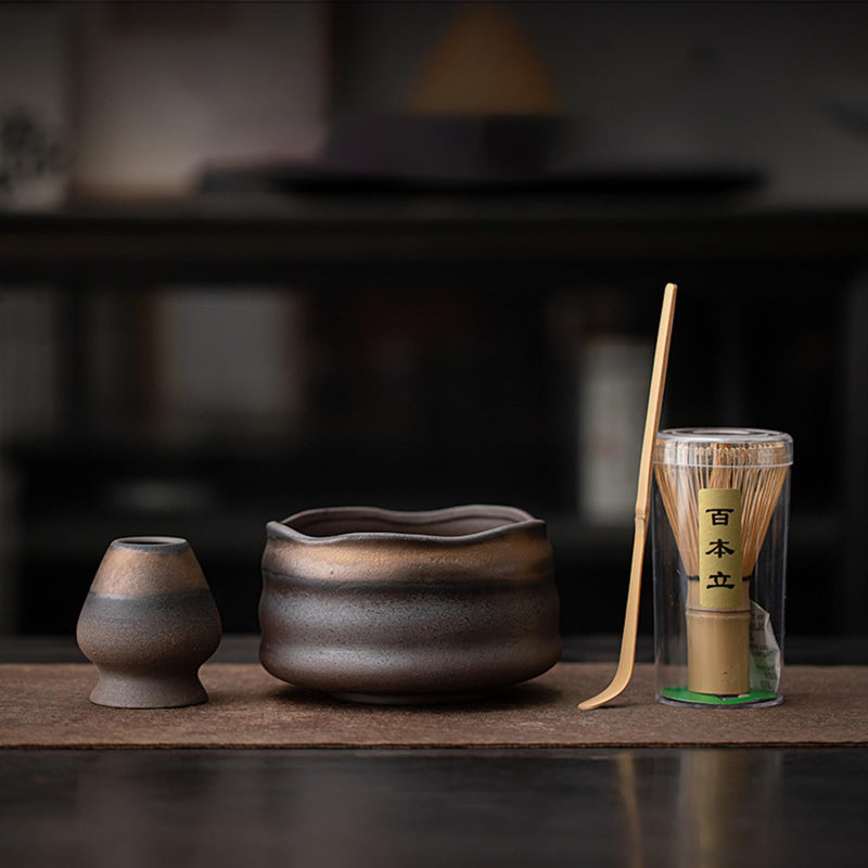 JIKANNOYA 抹茶セット 茶道具 初心者 自宅用 お点前セット 4点セット 茶杓 茶筅 茶せん 百本立 茶筅立て くせ直し 抹茶篩 綿茶巾 陶器茶杓立て お手入れも簡単 母の日 父の日 誕生日 贈り物 侘寂 レトロ 鎏金 AQCJ49