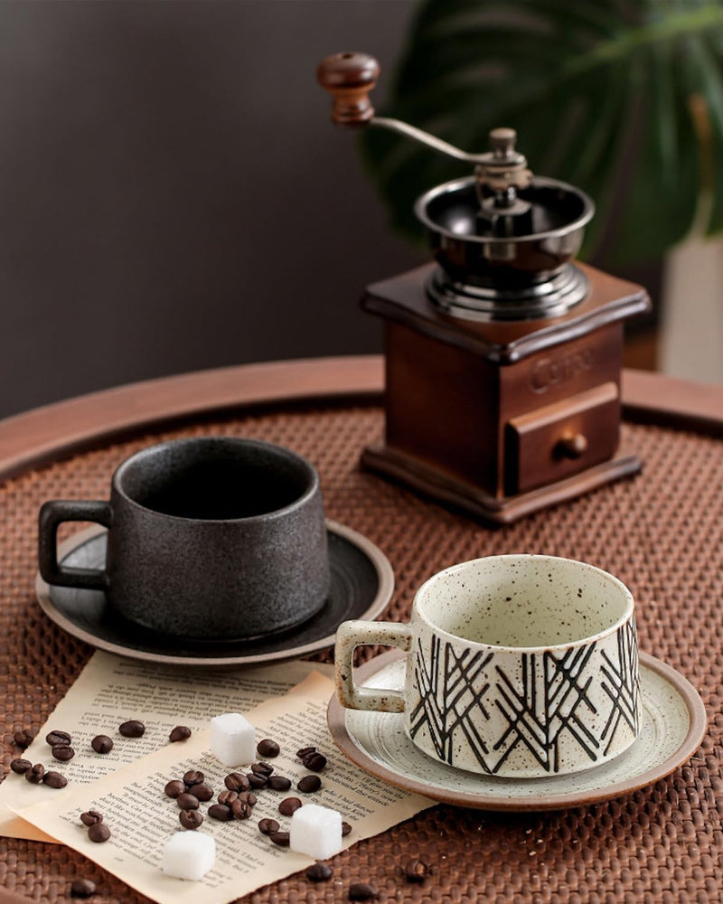 JIKANNOYA コーヒーカップ 陶器 ソーサー セット セラミック カップアンドソーサー ティーカップ 電子レンジ 食洗機対応 コーヒー 珈琲 お茶 ティー 高級 レトロ おしゃれ ソーサー付き 自宅用 カフェ食器 喫茶店 業務用 結婚祝い ギフト KFB04