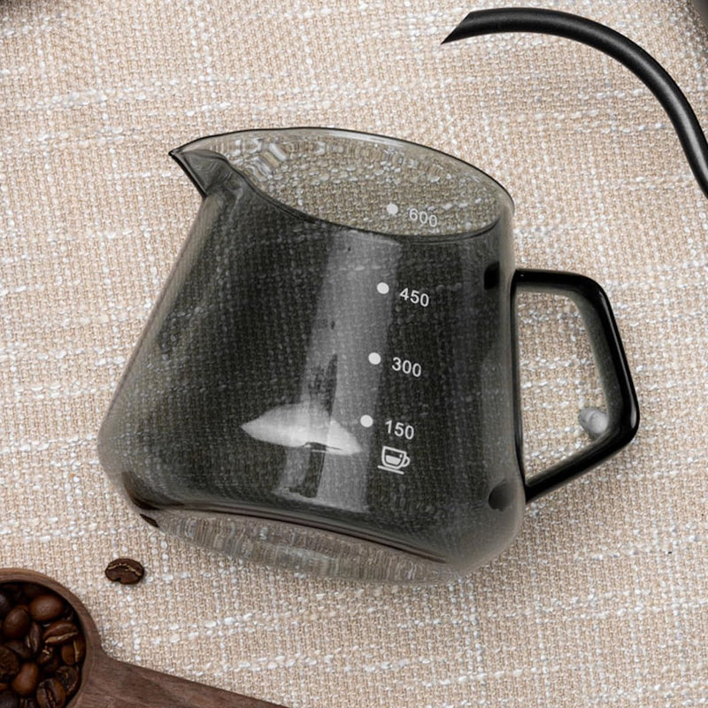 JIKANNOYA コーヒーポット 割れない 高ホウ素シリカガラス材料 耐熱ガラス 直火対応 耐寒性 ハンドル付き コーヒーサーバー 目盛あり 電子レンジ 食洗機対応 コーヒー用品 使いやすい 洗いやすい 多用途 家用 喫茶店 1~4杯用